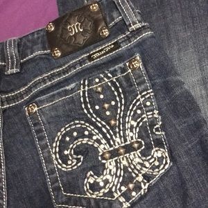 Women’s Size 30 Boot Cut Miss Me Jeans, with a Fleur-de-lis design on back.